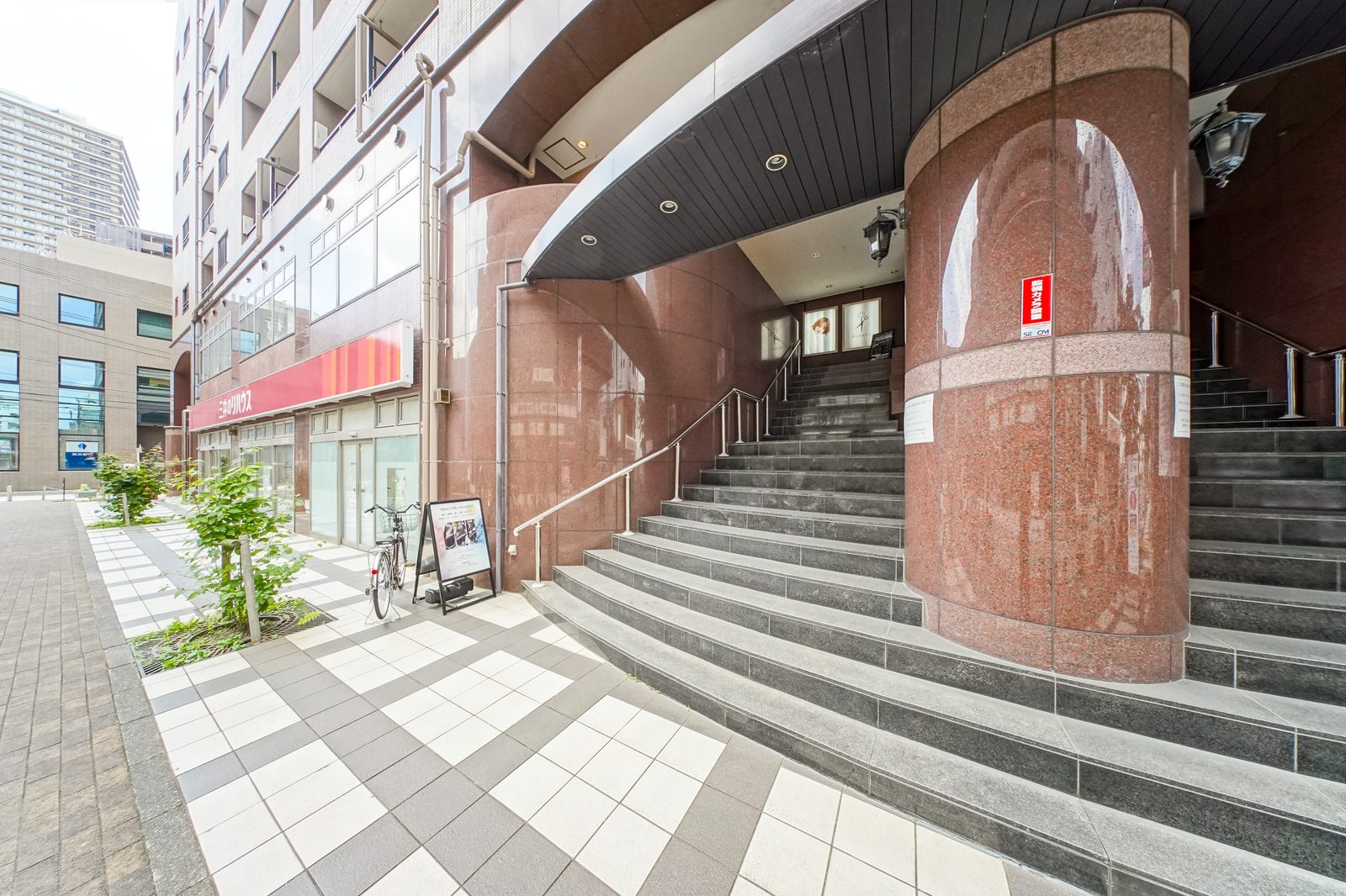Hanabi 綱島店 建物入口